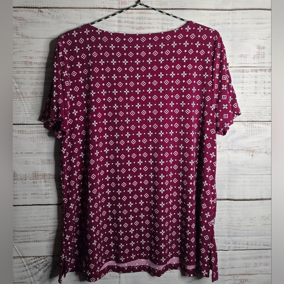 Liz Claiborne Maroon Geometric Short Sleeve Blouse Size Large - Picture 3 of 5